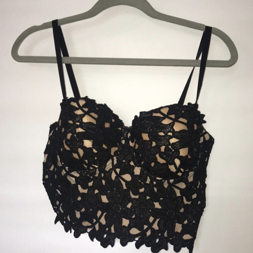 NWOT Lulumari Eyelet Corset Like Top